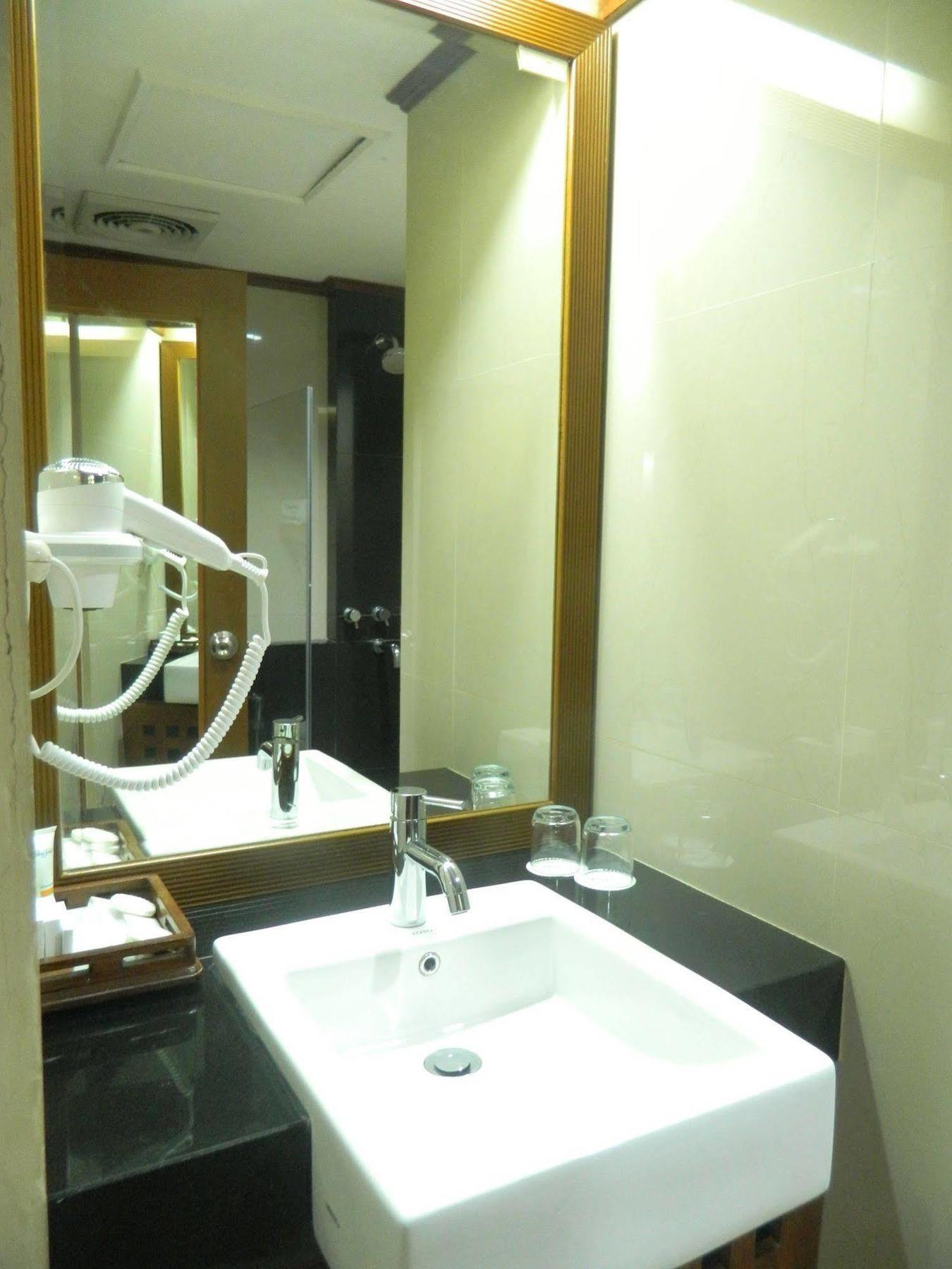 ปัตรา คอมฟอร์ต จาการ์ต้า Hotel จาการ์ตา ภายนอก รูปภาพ